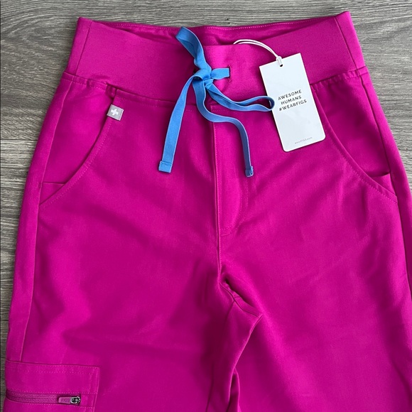 FIGS High Waisted Zamora Jogger Scrub Pants XXS PETITE Raspberry Sorbet Magenta - Picture 4 of 10